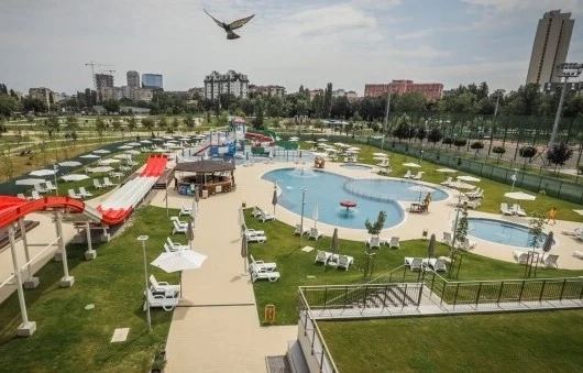 Аквапарк Възраждане в София отваря врати