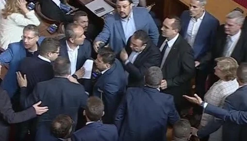 Депутати стигнаха до саморазправа в НС (ВИДЕО)