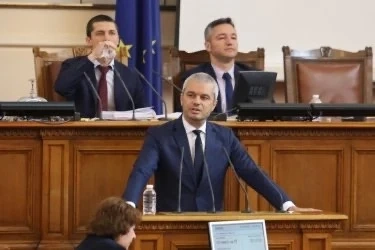 Костадин Костадинов нарече протестиращите фашистка измет