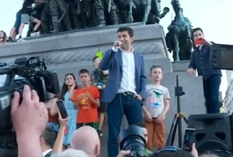 Петков на протеста пред парламента: Най-важното в момента е България да има 121 независими депутати