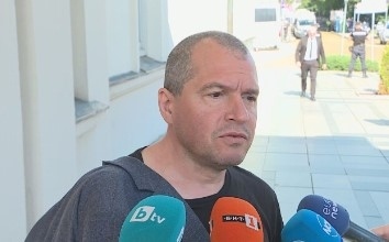 Тошко Йорданов: Продължава натискът към депутати на ИТН от Кирил Петков