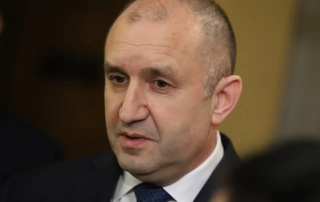 Радев започва консултациите за нов кабинет, след като Петков подаде оставка на действащия