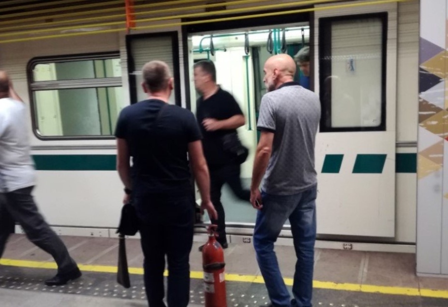Вагон пламна в софийското метро, евакуираха пътниците