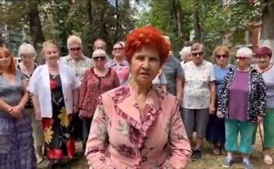 Бабите от Отрядите на Путин зоват Мъск да се премести в Русия