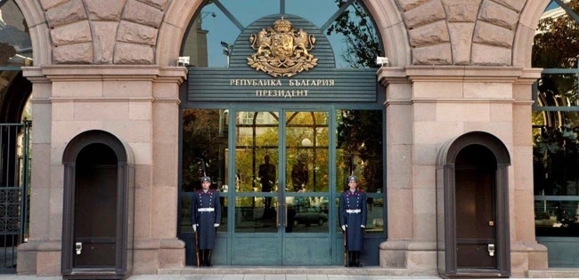 Първи ден консултации: ПП и БСП не отидоха, ГЕРБ и ДПС искат избори 