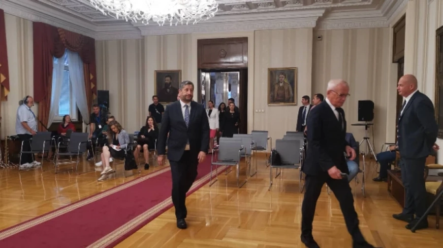Президентът прие за консултации представители на ДБ