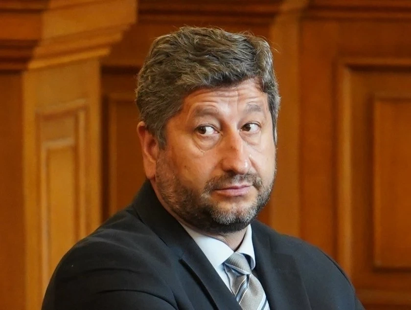 Иванов обвини Радев, че безотговорно провалил консултациите. И всеки се държал като хан Аспарух