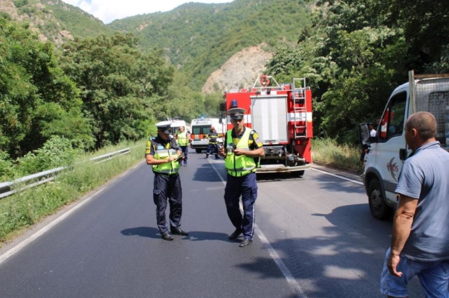 Тежка катастрофа в Кресненското дефиле, двама души са загинали