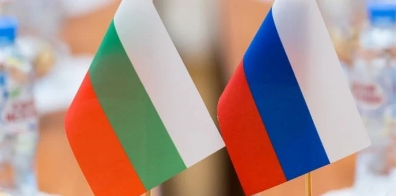 Два самолета прибират руските дипломати и техни близки в родината им