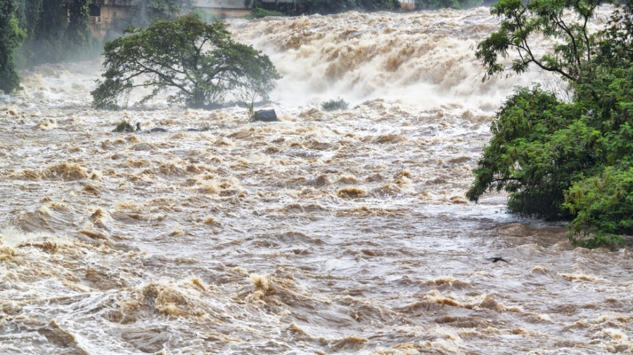 Квартали на Сидни са заплашени от наводнения заради проливни дъждове; хиляди хора са евакуирани