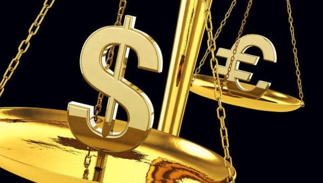 Еврото се срина спрямо долара до 20-годишно дъно