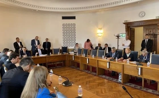 Новото мнозинство бойкотира реформата в КПКОНПИ