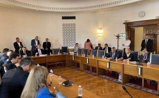 Новото мнозинство бойкотира реформата в КПКОНПИ