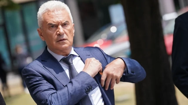 Волен Сидеров нахлу в Първо РУ, арестуваха го