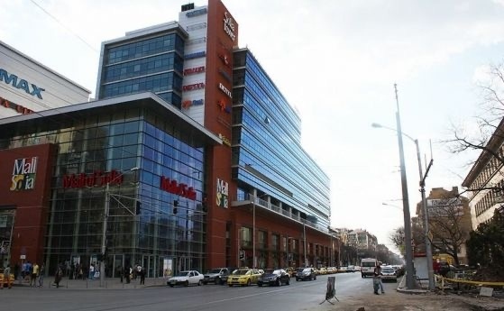 Сигнал за бомба и евакуация в софийски мол