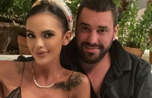 Мария се развежда