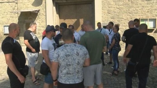 Надзиратели и съдебни охранители започват протести