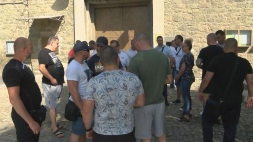 Надзиратели и съдебни охранители започват протести