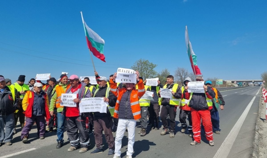 Започнаха протестите на пътните фирми в София и страната