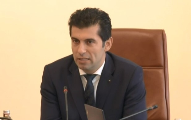 Петков: МЕ ще предложи сключване на договор за 7 кораба с втечнен газ