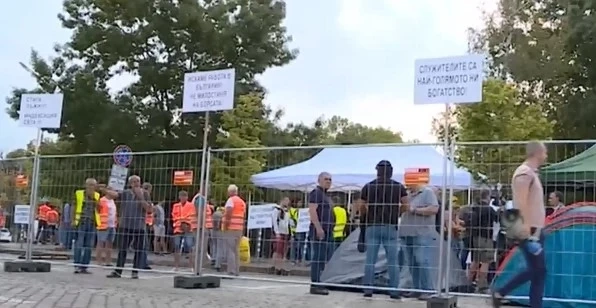 Пореден протест на пътните строители