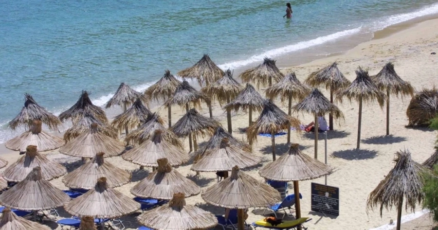 Забраниха влизането в морето на 12 плажа в гръцката област Атика