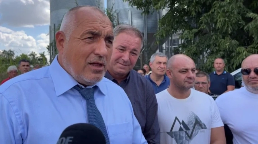 Борисов видя страховита контрабанда.  Затова имало рокади в митниците и НАП