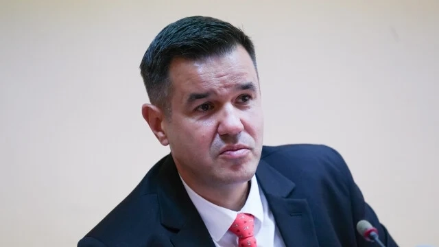 Министър Стоянов: Нинова е уволнявала масово, никой от новите не е с конкурс