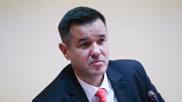 Министър Стоянов: Нинова е уволнявала масово, никой от новите не е с конкурс