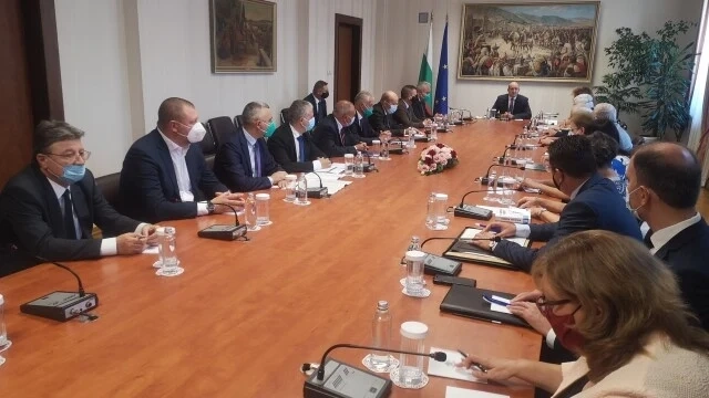 Румен Радев: Изборите са важни, за да излъчат отговорно управленско мнозинство
