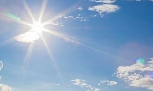 Днес слънчево с максимални температури между  26° и 34°
