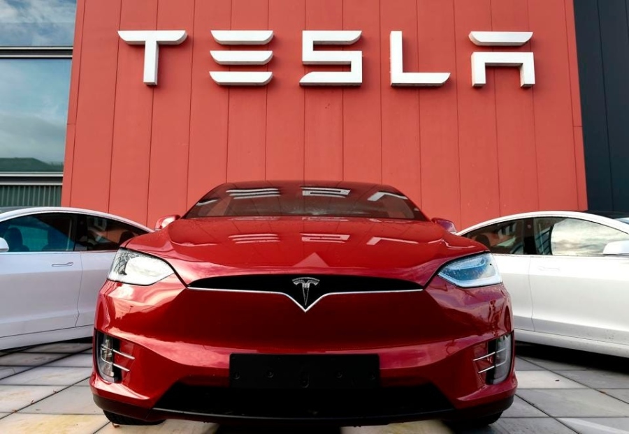 Илън Мъск продаде акции на Tesla за още $6,9 милиарда