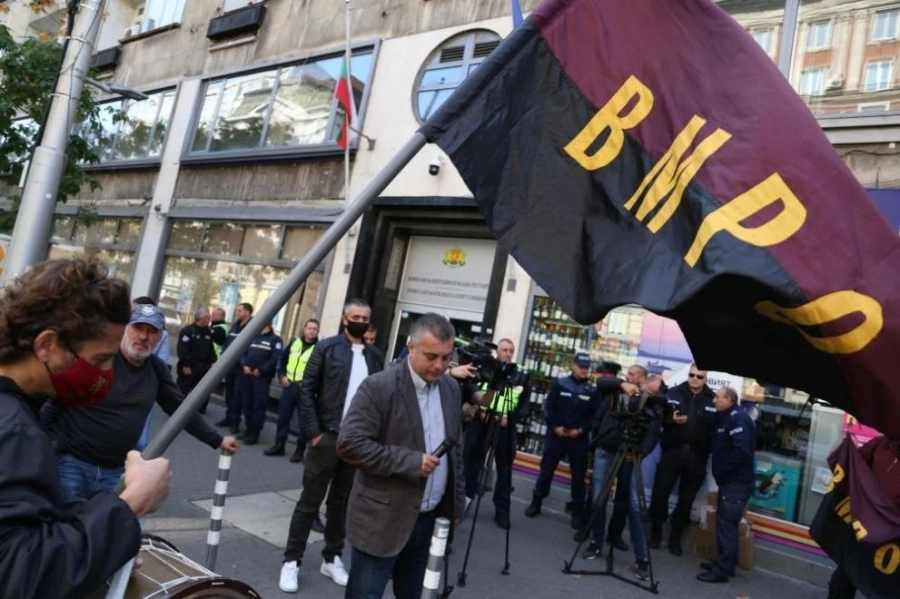 ВМРО на протест с настояване да се намали цената на бензина и нафтата