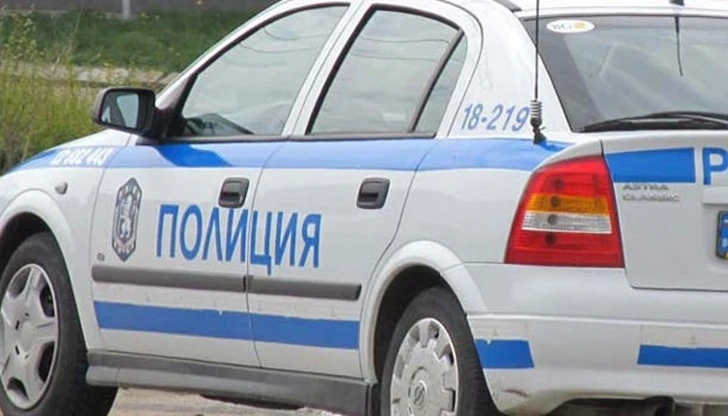 Шофьор се вряза в кашпа до пешеходна пътека в центъра на София