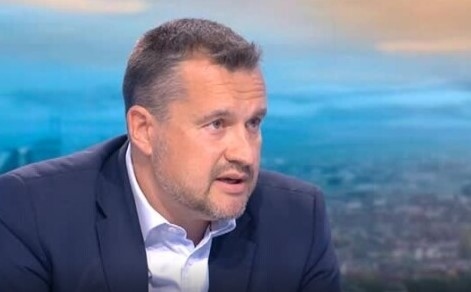 Калоян Методиев: Румен Радев иска всички да му слугуват, върви пълзящ военен преврат  