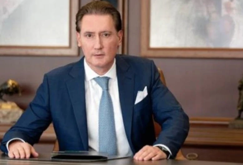 Кирил Домусчиев пръсна 1,7 млн. евро за частно парти на остров Миконос, раздаде 60 000 евро бакшиши