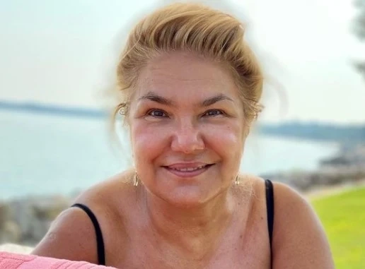 Марта Вачкова пусна СНИМКА от луксозна яхта и показа пищна гръд