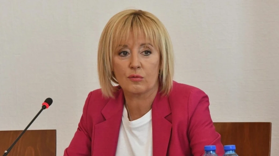 Мая Манолова иска информация за представителя на държавата в Лукойл