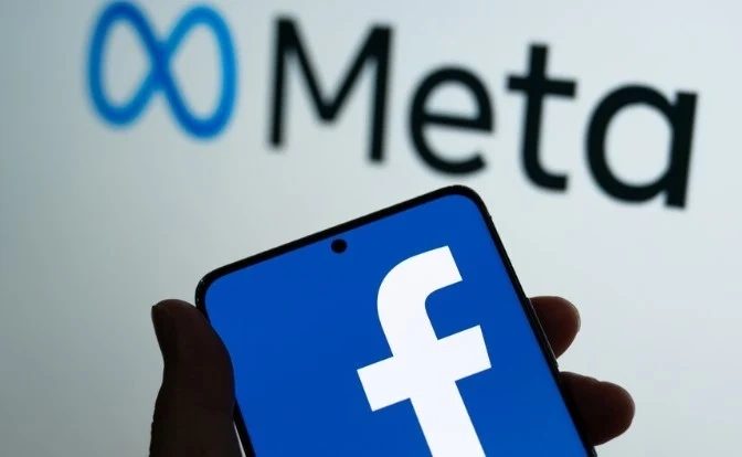 Бъг във Facebook, стените на потребителите обсипани с постове на звезди