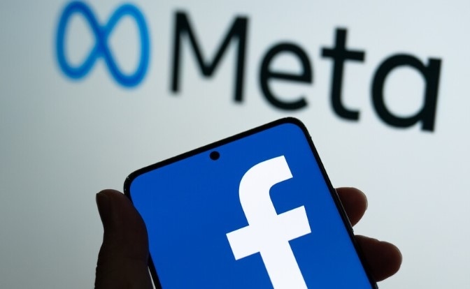 Бъг във Facebook, стените на потребителите обсипани с постове на звезди