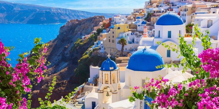 Туристическата посещаемост на Гърция чупи рекорди но буди и въпроси