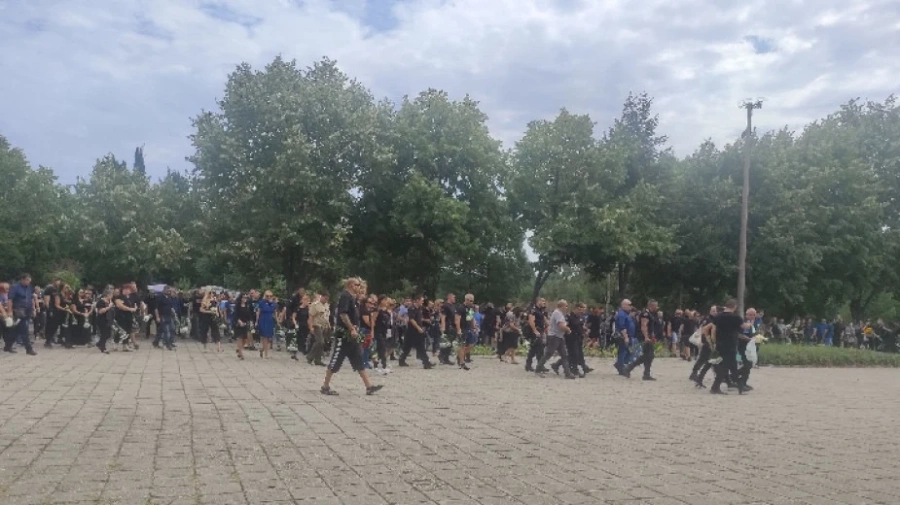 Стотици се сбогуваха със загиналите двама полицаи в Бургас
