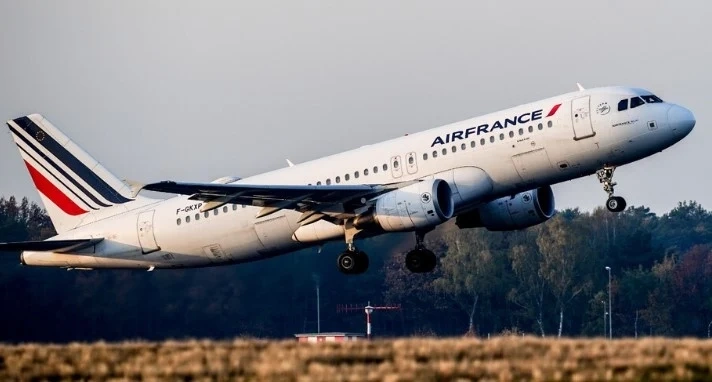 Пилоти на Air France се сбиха по време на полет