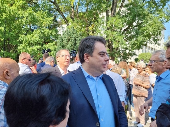 Асен Василев: Идеята за теглене на нов заем е смислена