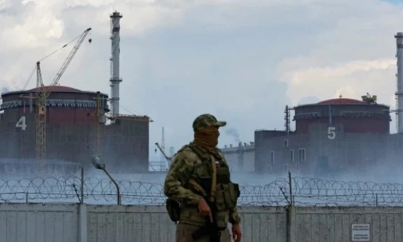 Заради обстрел: Спря един от реакторите на АЕЦ Запорожие