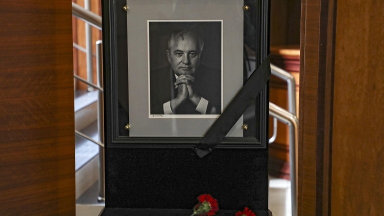 Погребват Горбачов днес в Москва