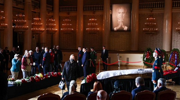 Хиляди руски граждани, видни личности и общественици присъстваха на погребението