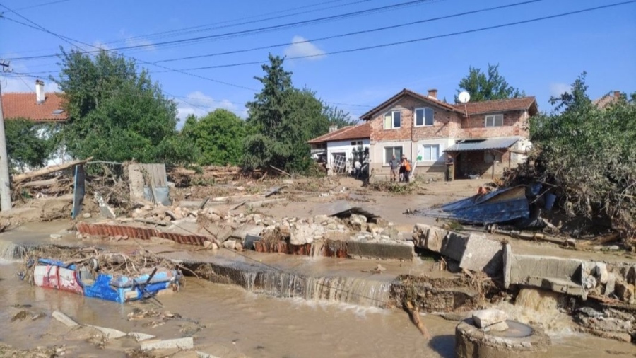 Инженери и конструктори от утре ще обследват сгради в наводнените карловски села