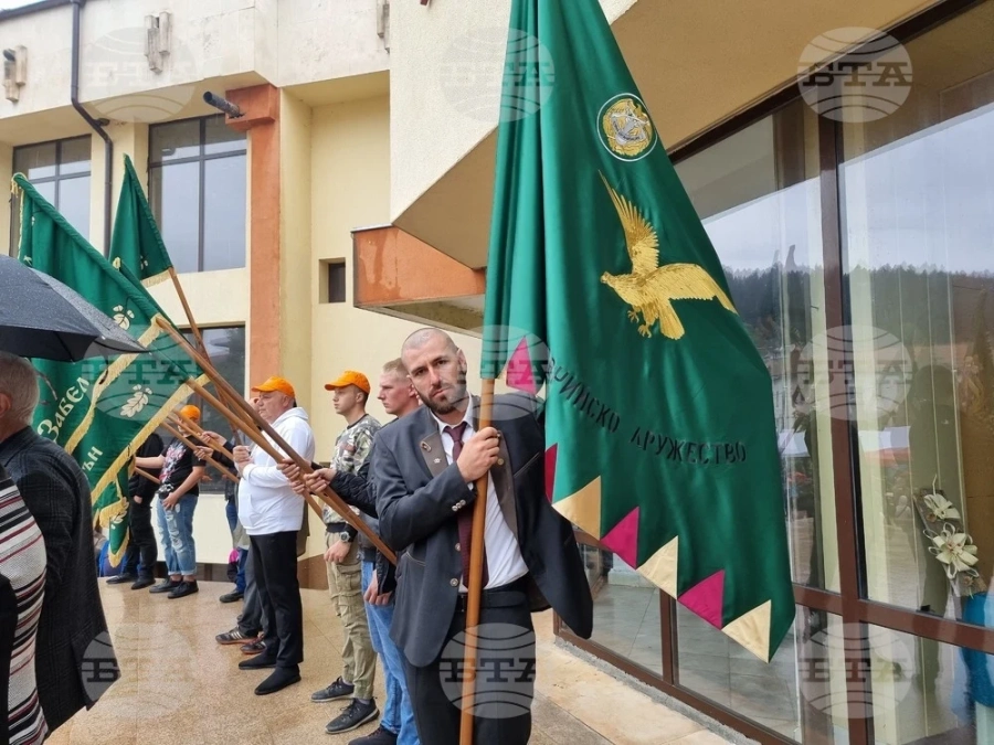 Възкресено е най-старото ловно знаме у нас