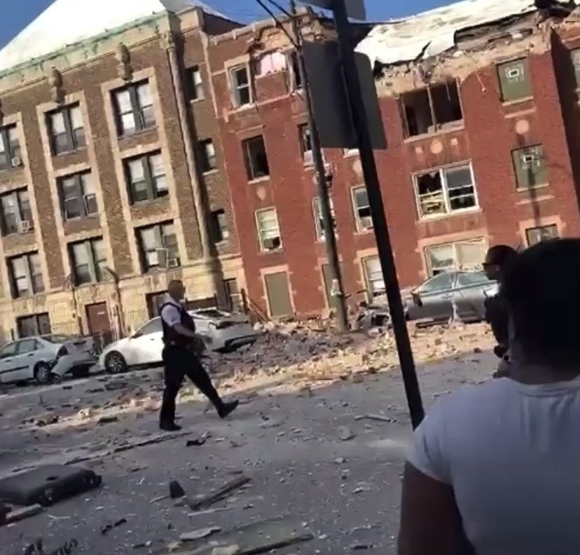 След взрив сграда се срути частично в Чикаго  